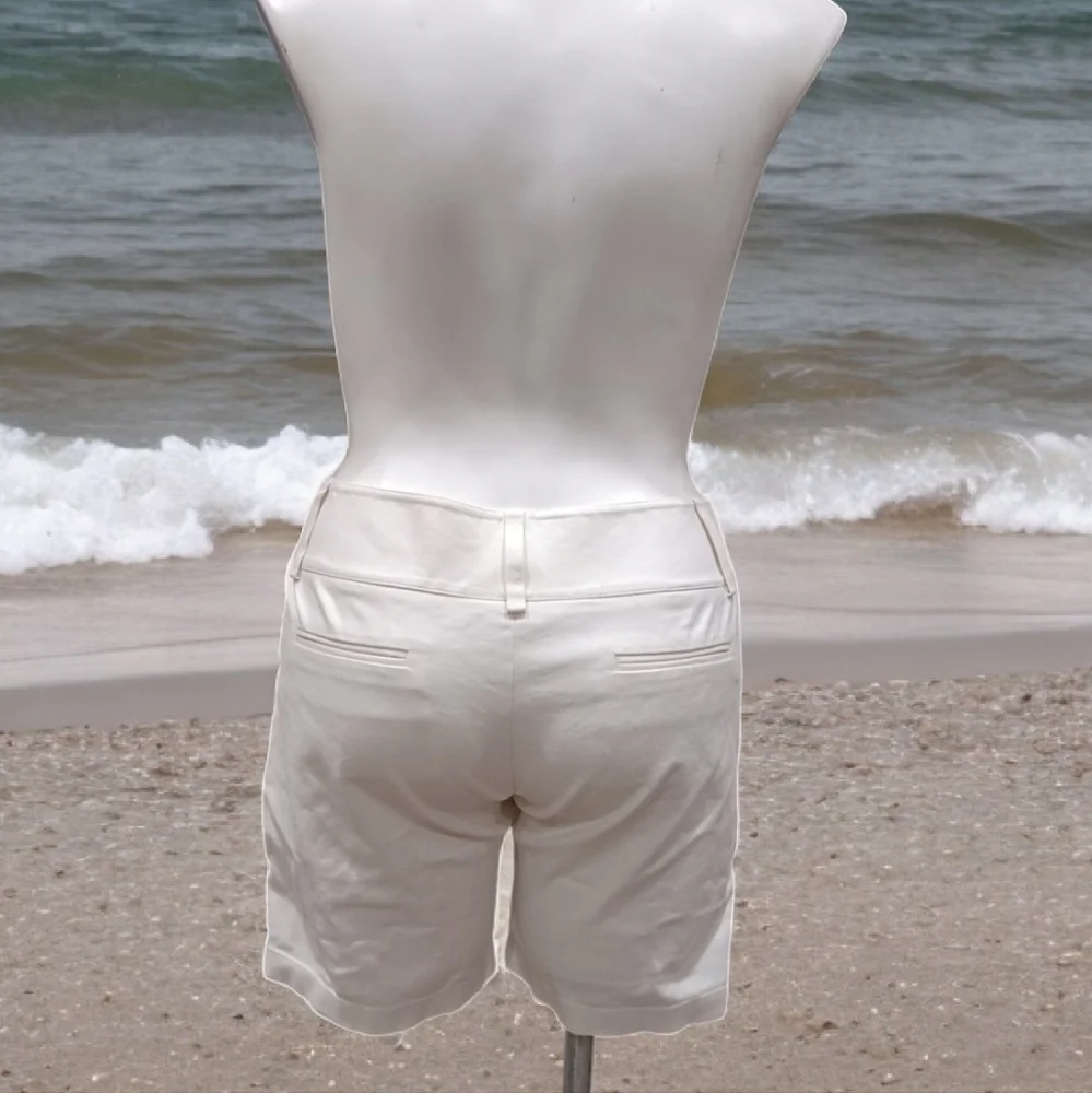 Gianni Bini Modern Fit Shorts Women’s White Mid Rise Casual Sz 12 Cotton Stretch - Picture 3 of 11